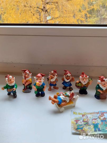 12 месяцев гномы из Киндер сюрприза из Европы. 90е