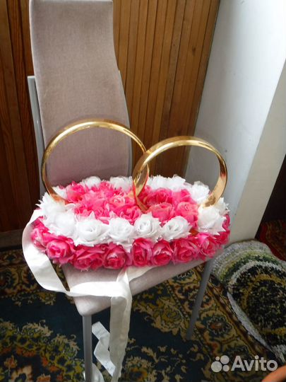 Свадебные кольца на машину