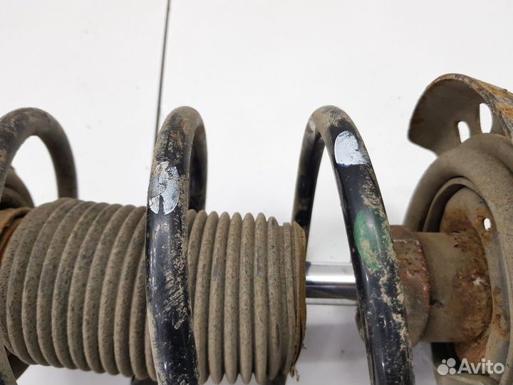 Амортизатор передний левый с пружиной