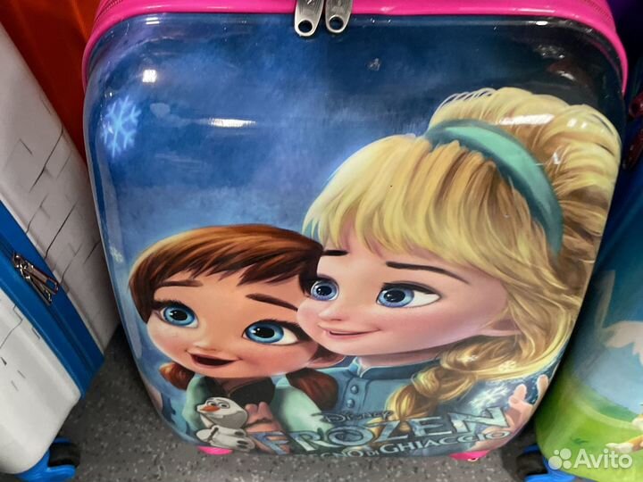 Детский чемодан на колесиках