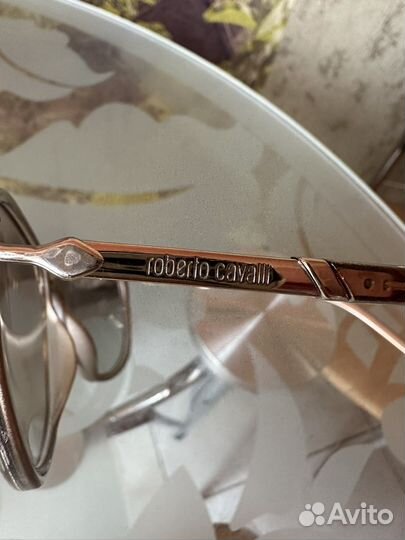 Солнцезащитные очки женские брендовые