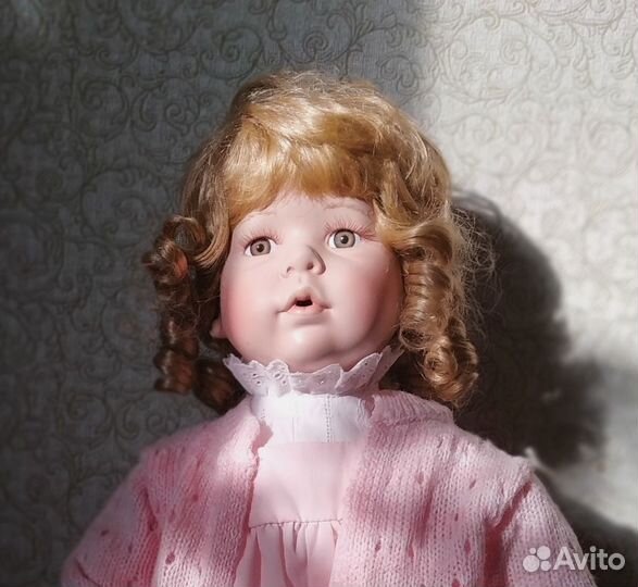 Коллекционная фарфоровая кукла 55 см.Клеймо