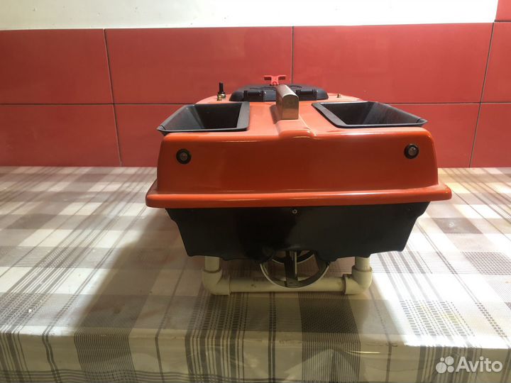 Прикормочный кораблик с gps и эхолотом