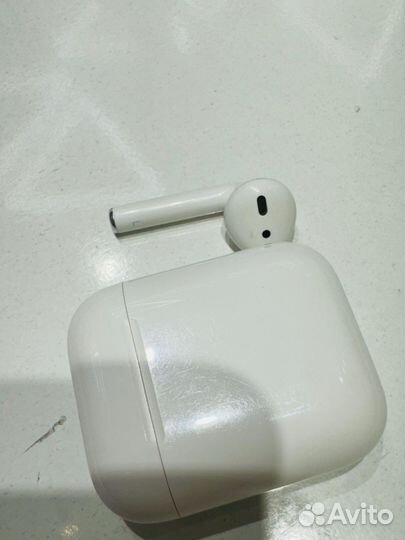 Airpods 2 кейс и левый наушник