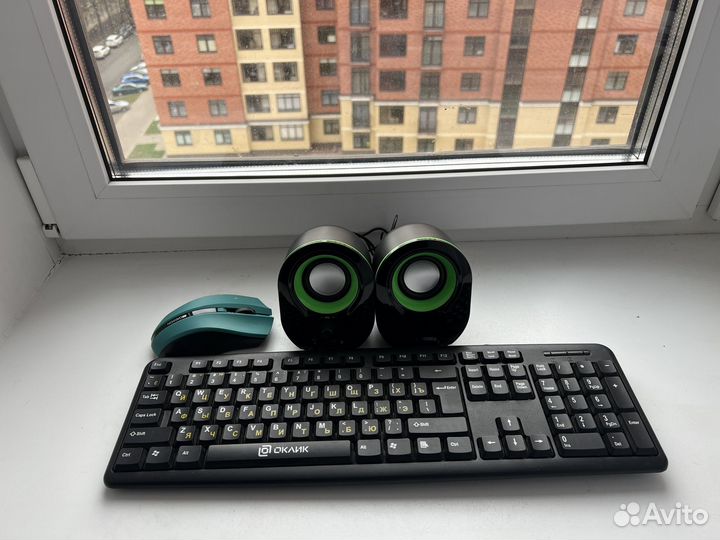 Компьютерные колонки,клавиатура и мышка