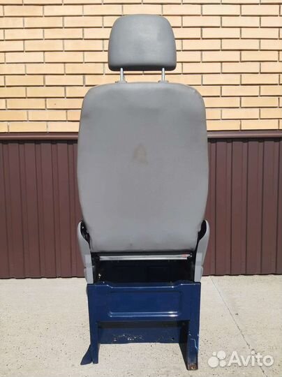 Сиденье пассажирское на VW Crafter 2008