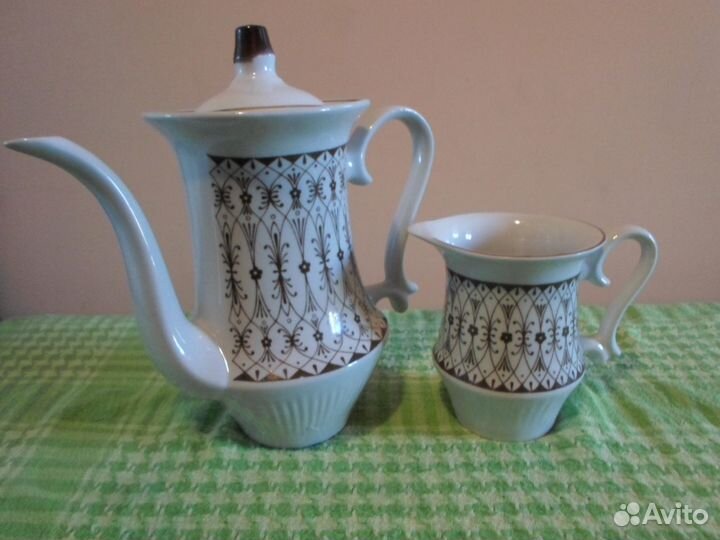 Кувшин и молочник, соусник,сахарницы