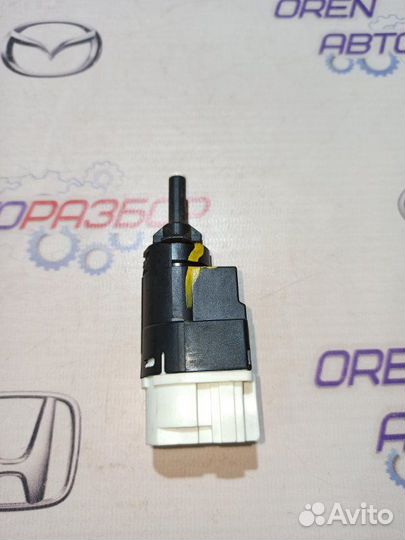 Датчик педали тормоза Renault Duster 1.6 K4M 2013