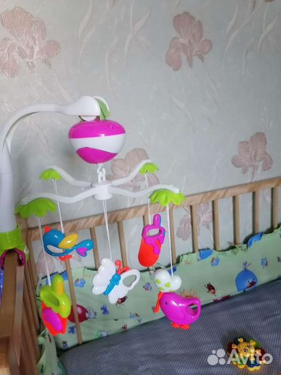 Мобиль на кроватку жирафики