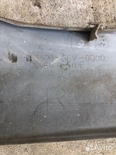 Нижние боковые обтекатели (лыжи) Honda Dio AF-56