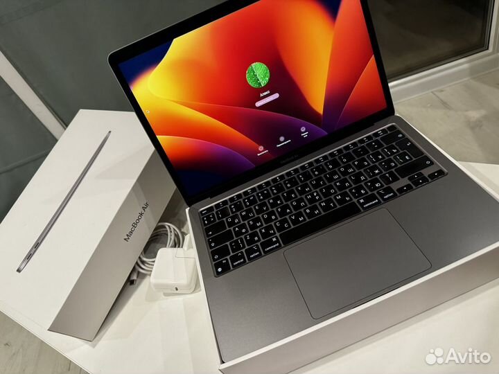 MacBook Air 13 (2020), 256 ГБ, M1 (8 ядер), RAM 8 ГБ, GPU 8-core