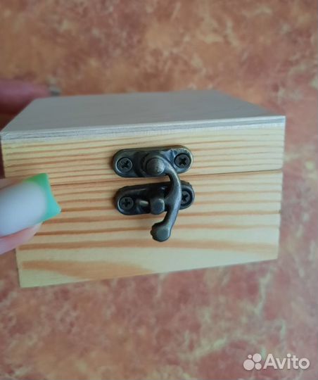 Деревянная шкатулка