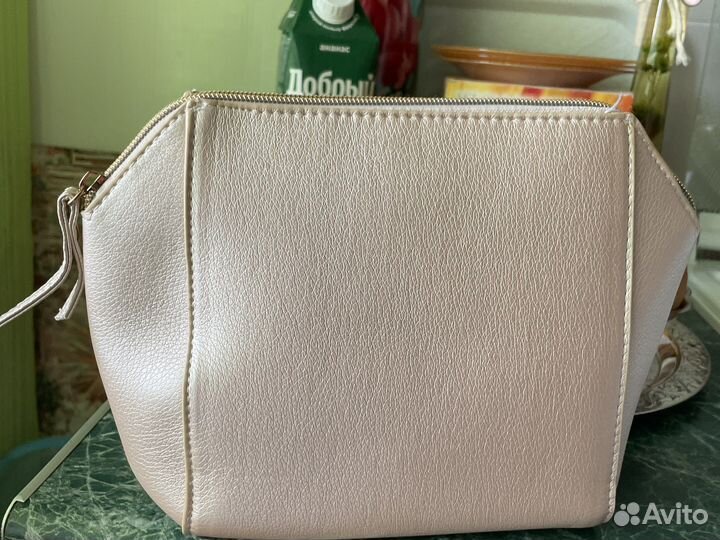 Вместительная косметичка