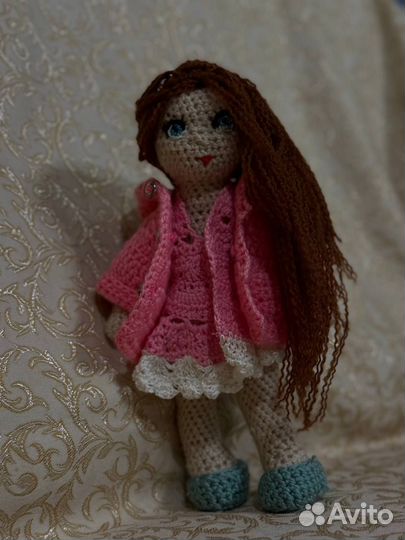 Вязаная кукла ручной работы