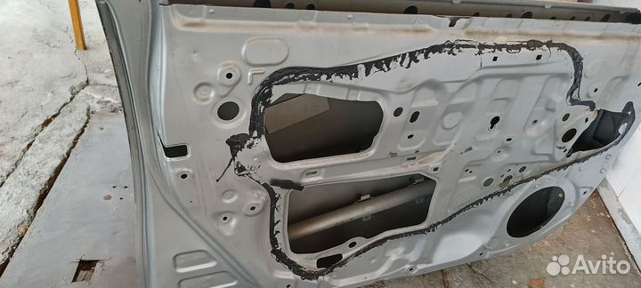 Дверь передняя левая на toyota corolla 180
