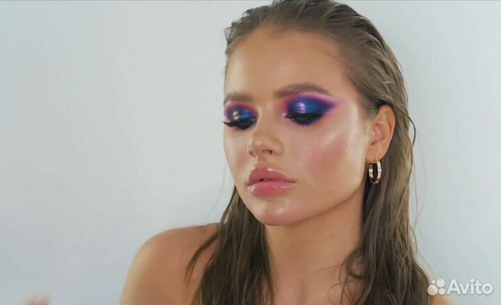 Макияж, причёска, локоны, хвост