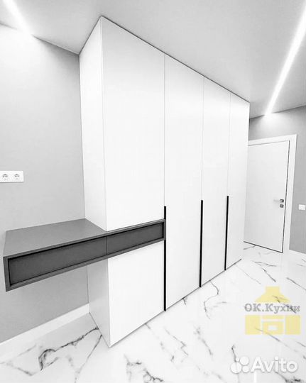 Шкаф с зеркалом