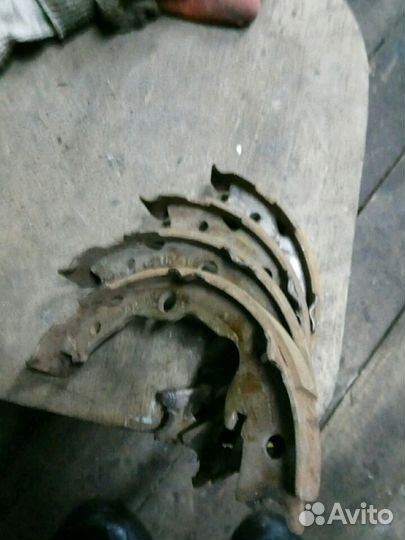 Колодки ручного тормоза Ниссан Жук