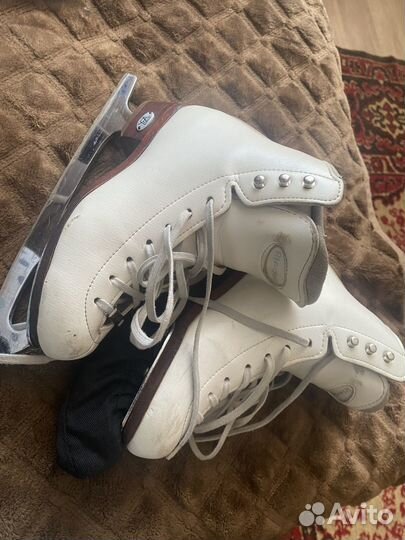 Фигурные коньки riedell