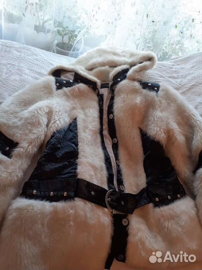 Куртки, полушубки светлые облегченки