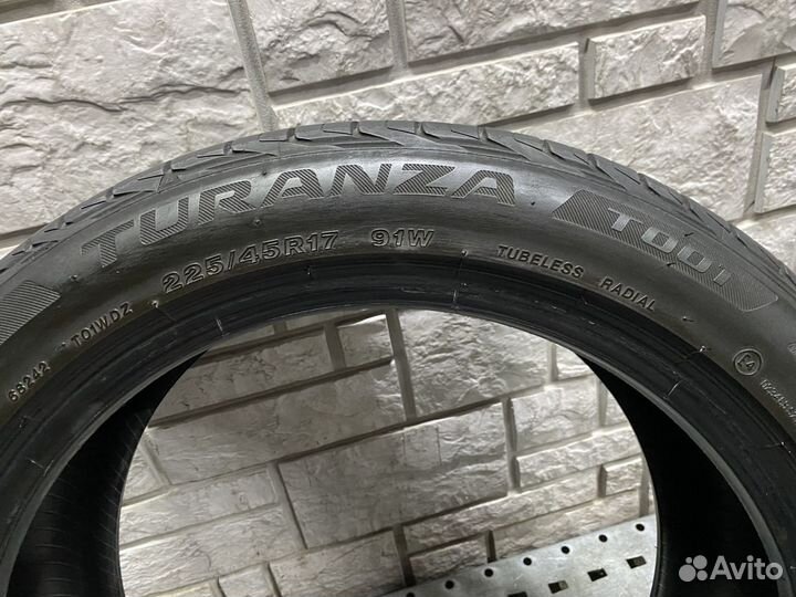 Bridgestone Turanza T001 225/45 R17