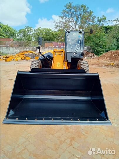 Телескопический погрузчик JCB 530-70, 2023