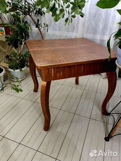Старинный стол