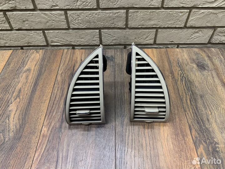 Infiniti QX56/QX80 Дефлектор воздушный LH RH