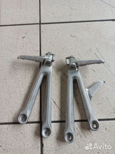 Задняя подножка с кронштейном Honda cbr 1000 rr