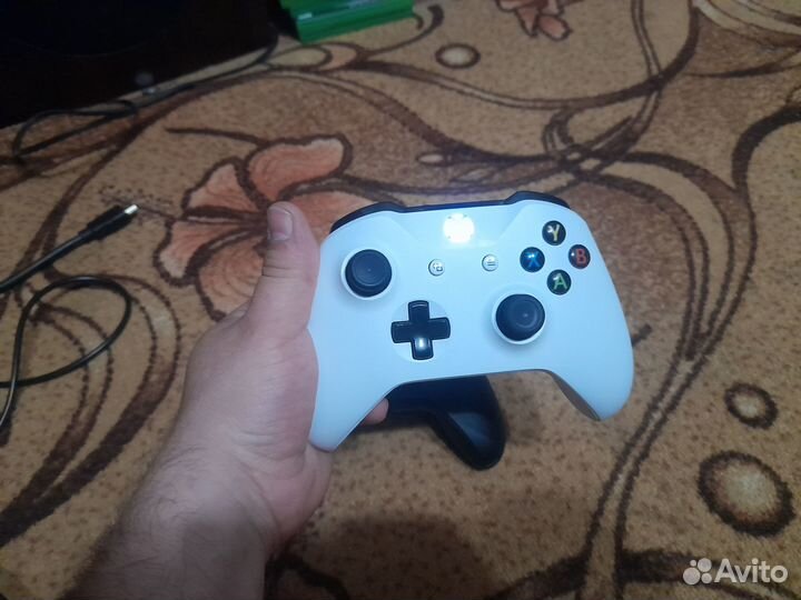 Продам xbox one s 1 tb