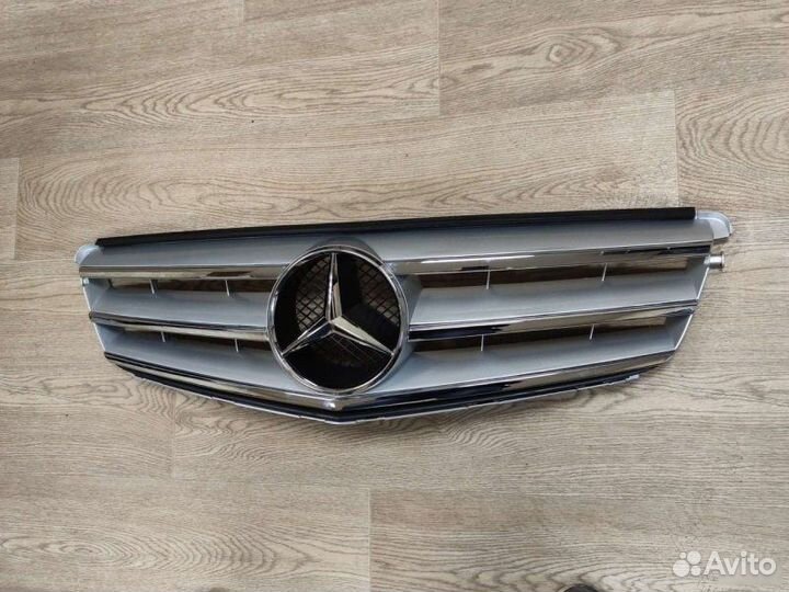 Решетка радиатора Mercedes-Benz C-Class W204