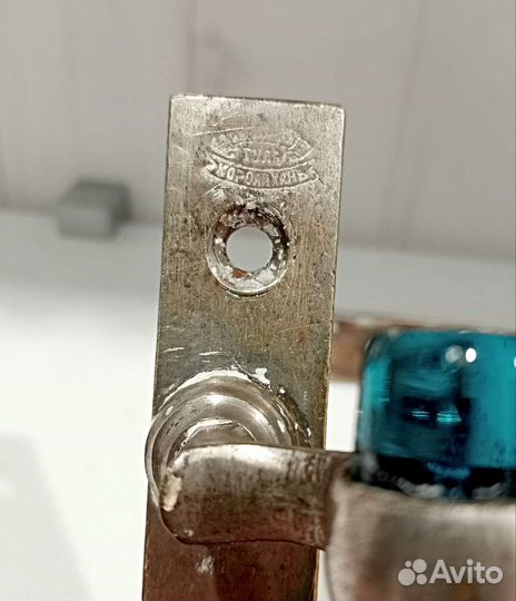 Старинные дверные ручки со стеклом. Клеймо