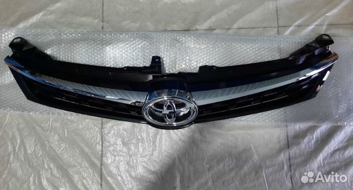 Решетка радиатора передняя Toyota Camry V55