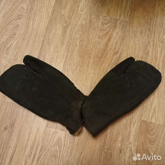 Рукавицы меховые трехпалые новые