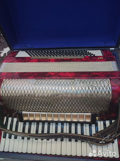 Продаю аккордеон Horch