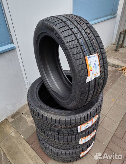 Tracmax X-Privilo S360 255/45 R20 105