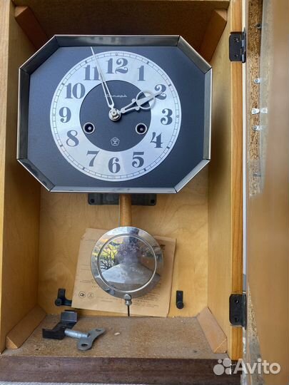 Старинные настенные часы СССР