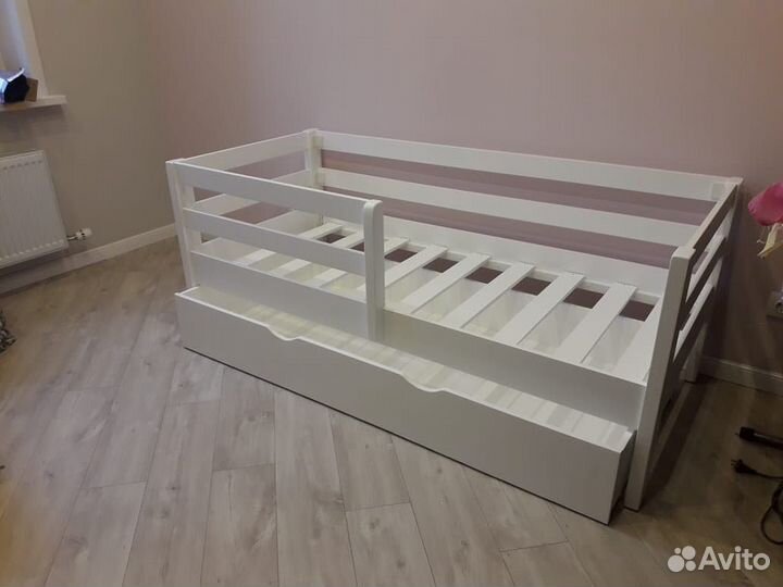 Детская кровать из массива