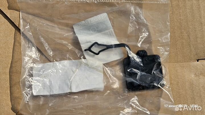 Заглушка буксировочного крюка Renault Kaptur