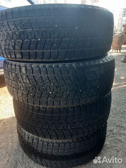 Bridgestone Blizzak DM-V1 215/60 R17