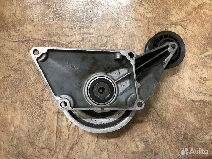 Лобовая крышка двигателя муфты W124 M103