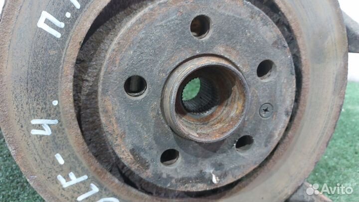 Кулак поворотный передний правый Golf 4, Хэтчбэк