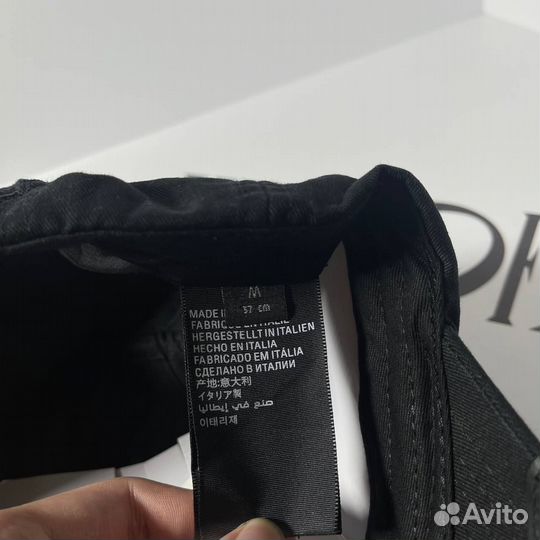 Кепки Balenciaga Be Different white/black