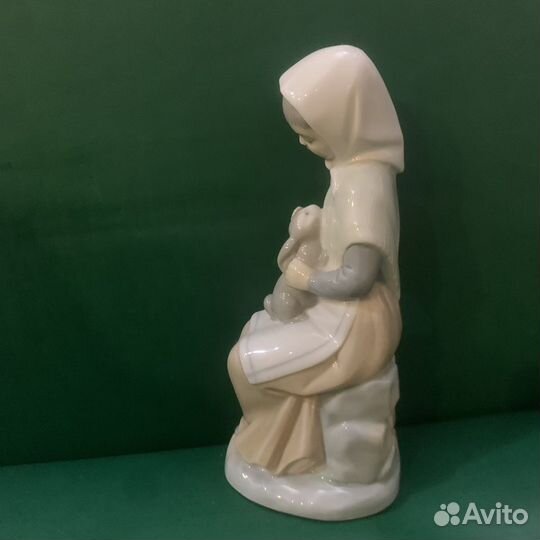 Статуэтка Левочка с кроликом Испания NAO by Lladro