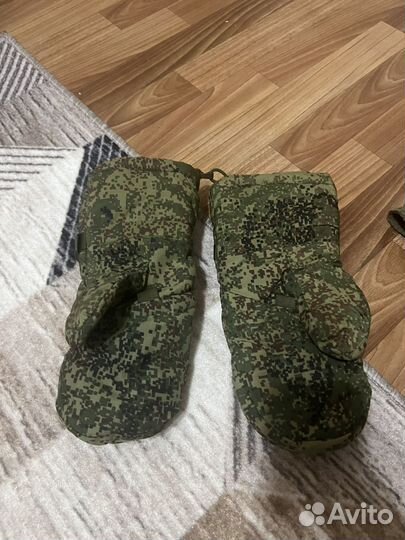 Военнве руковицы