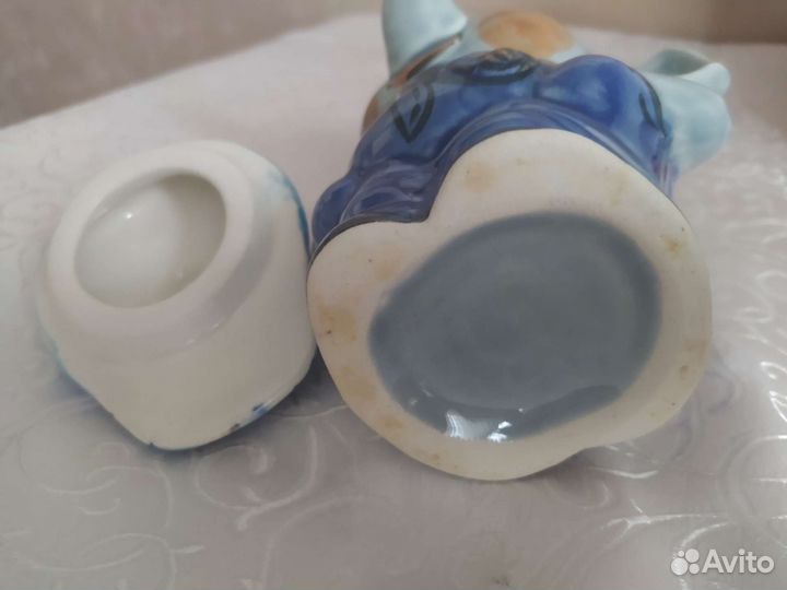 Фарфоровая чайница