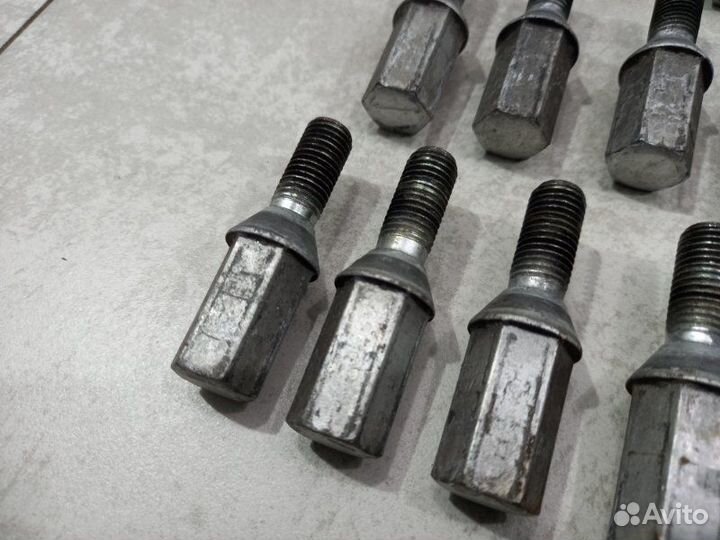 Болты колесные комплект Mercedes C200 W202 111.945