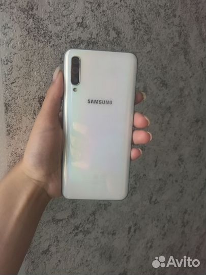 Samsung Galaxy A50, 4/64 ГБ