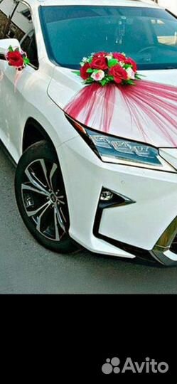 Свадебное украшение на машину