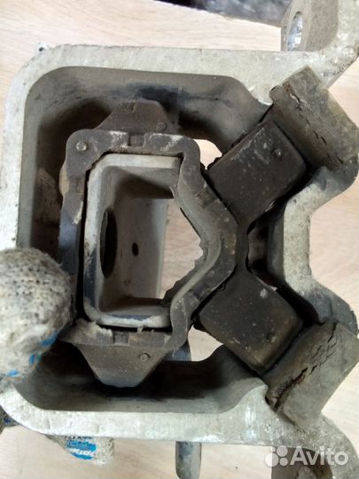 Опора двигателя Renault Logan I